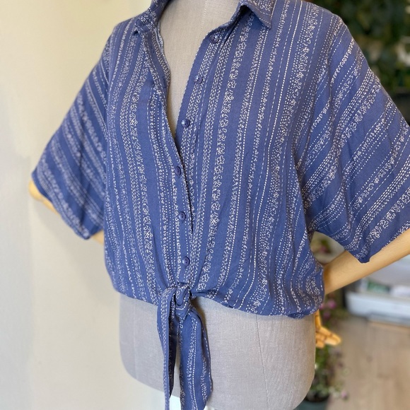 Sadie & Safe Button Down Crop Top - Size S - Picture 5 of 7